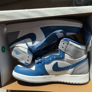 BRAND NEW! Jordan 1 Retro High OG True Blue (GS)- Size 5.5Y